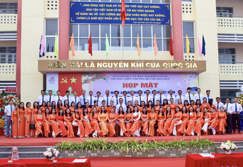 Trường THPT chuyên Huỳnh Mẫn Đạt